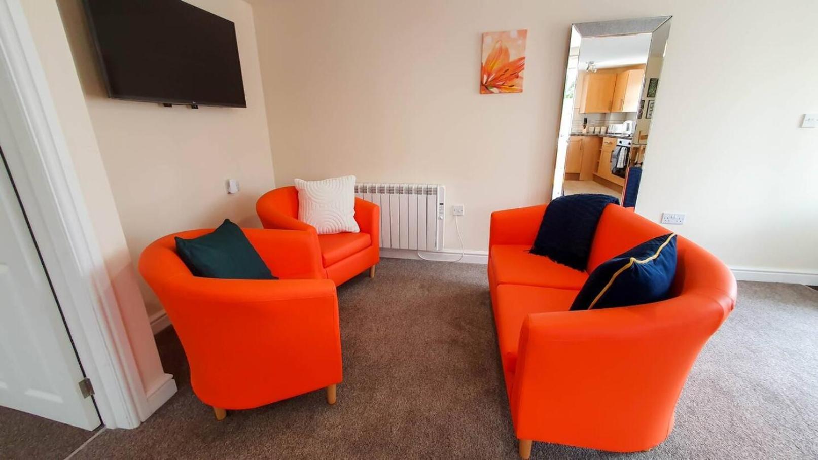 Apartamento Orange Lilly In Stroud With Free Parking Exterior foto